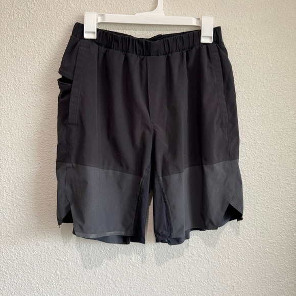 Lululemon Mens Medium Two Toned Linerless Shorts Work Gym Casual Running - Picture 1 of 7